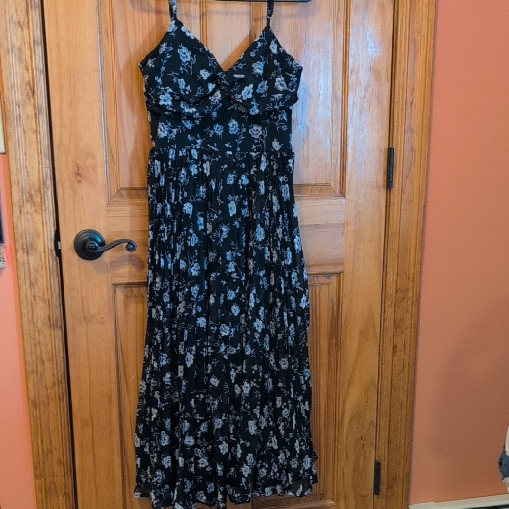 Francesca's Collections Black Floral Spaghetti-Strap Maxi Dress